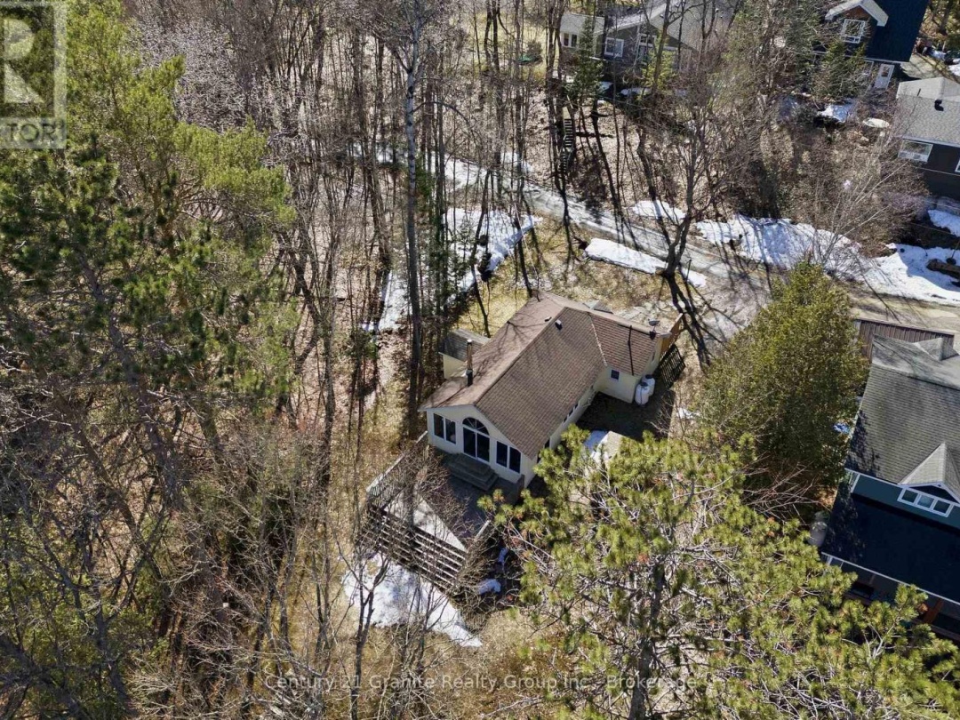 1035 HARVEST MOON LANE, Halls Lake