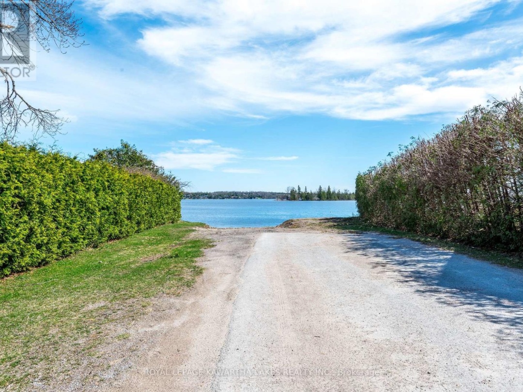 85 THOMAS DRIVE, Sturgeon Lake