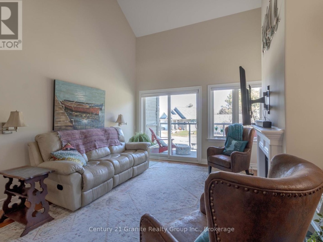 44 WEBB CIRCLE, 