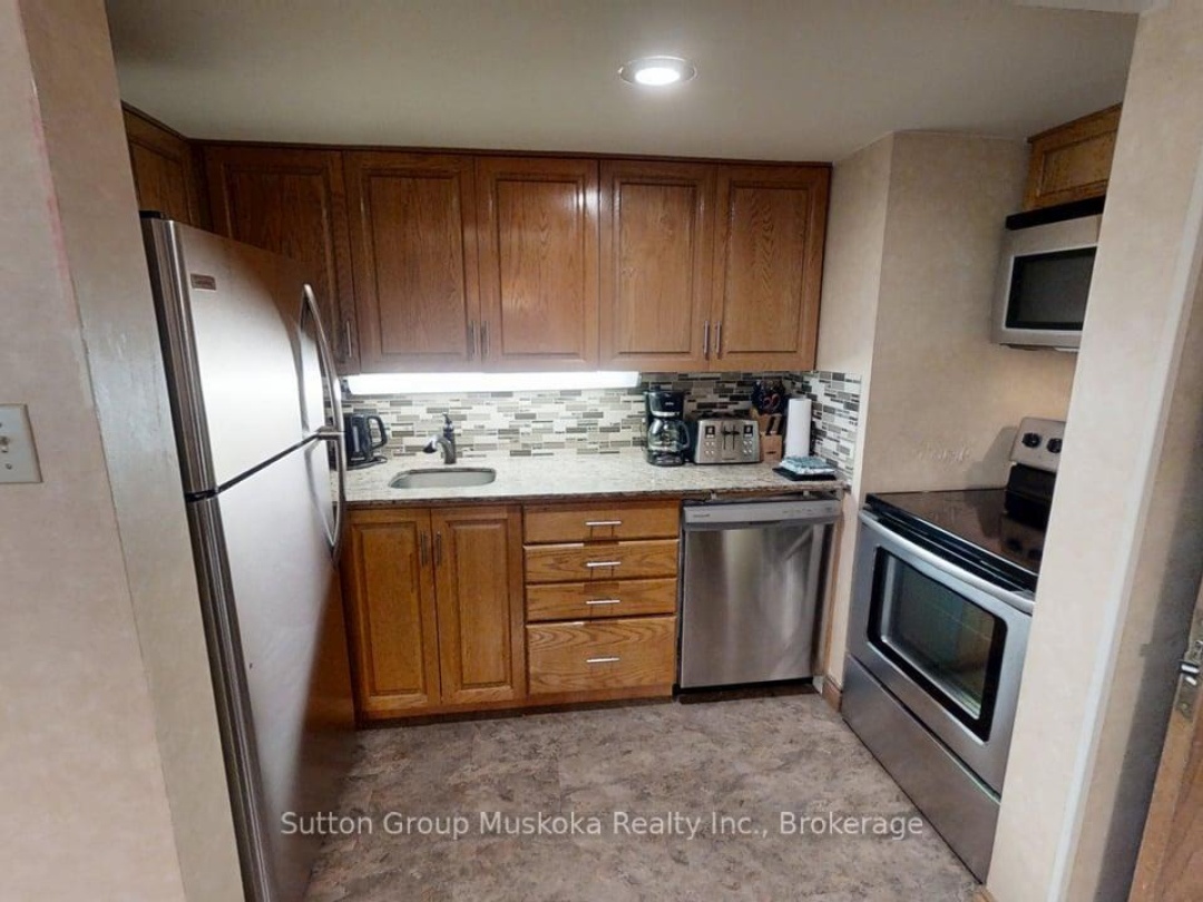 27-202 GOLFVIEW - DEERHURST DRIVE, Peninsula Lake