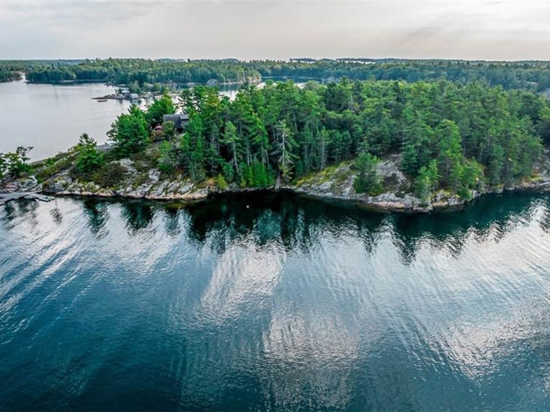 B686 8 Derbyshire Island, Georgian Bay