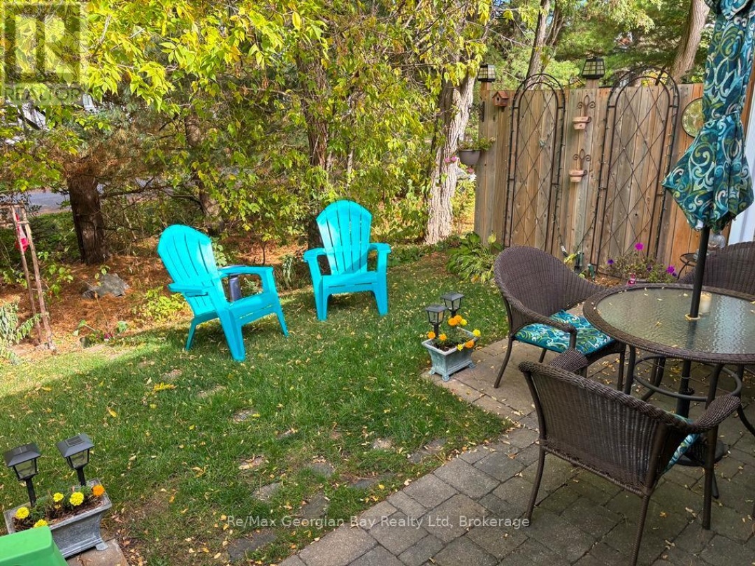 10 MAPLE COURT, 