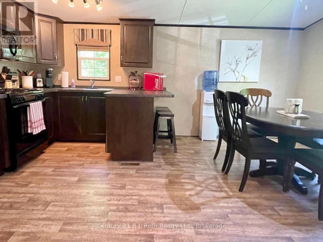 439 SPRINGWATER CRESCENT, Bonnie Lake