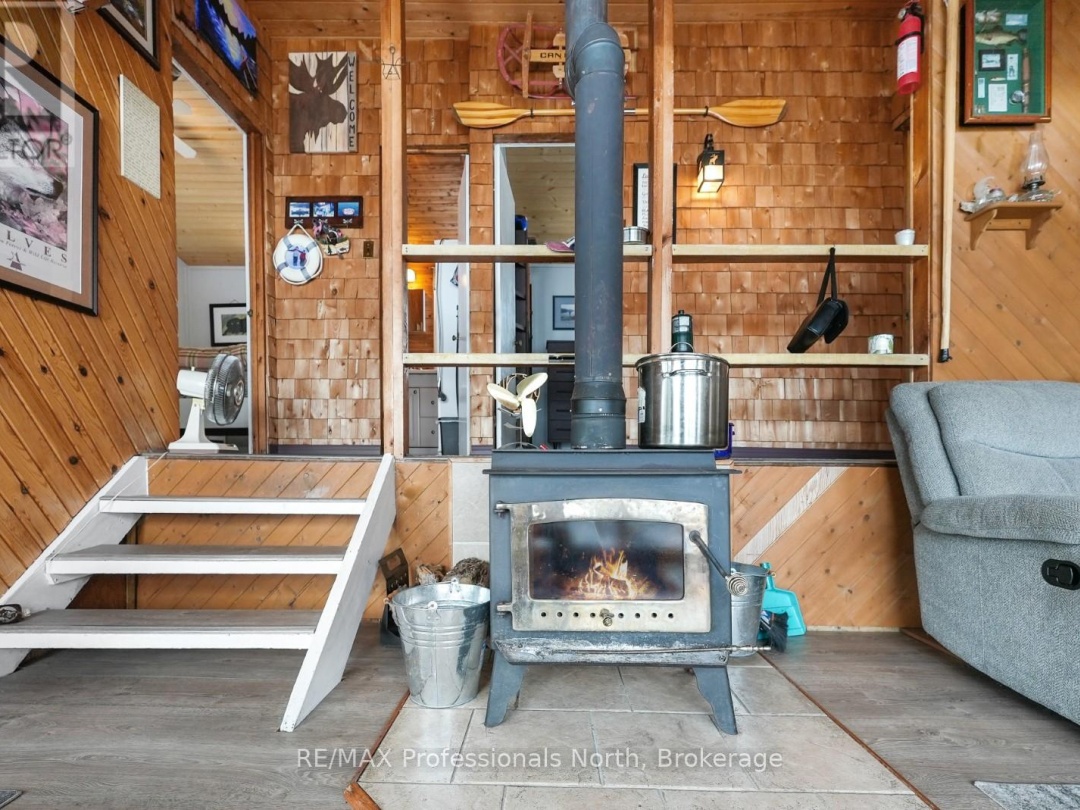 1027 DOW TRAIL, Haliburton Lake