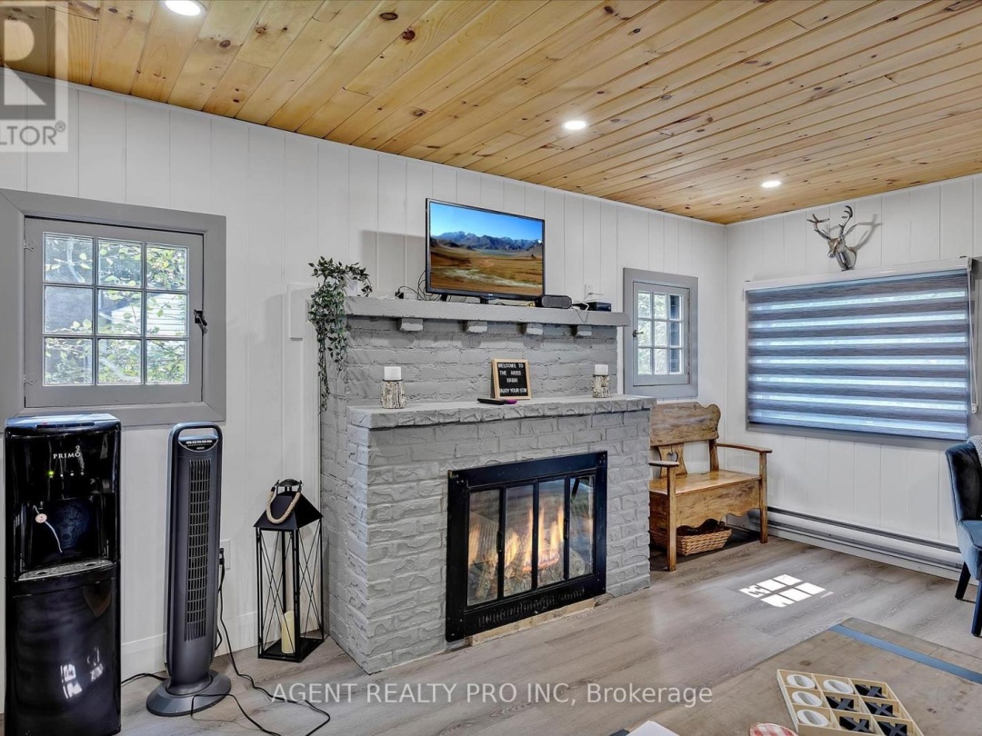 21 ORIOLE ROAD, Cameron Lake