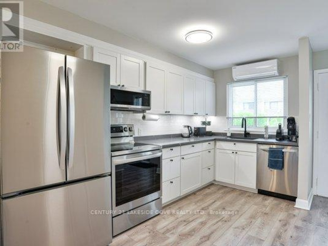 UNIT 14 - 1 PARADISE BOULEVARD, Lake Simcoe