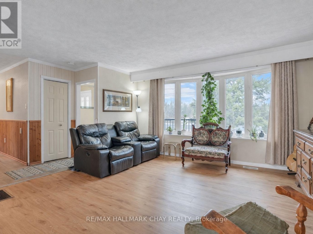 8315 93 HIGHWAY, Tiny