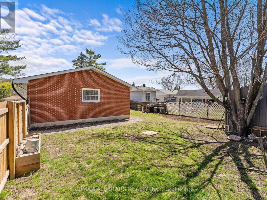 49 KENNEDY DRIVE, Kawartha Lakes (Fenelon Falls)