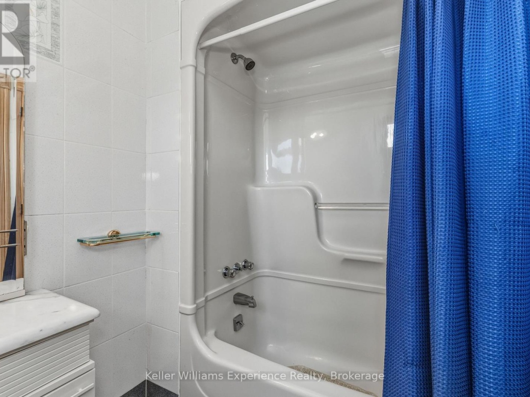 804 KINGS FARM ROAD, Gloucester Pool