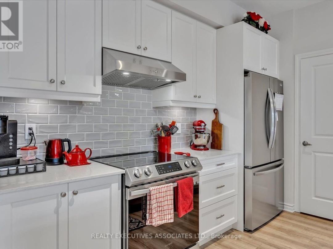 36 - 17 LAKEWOOD CRESCENT, 