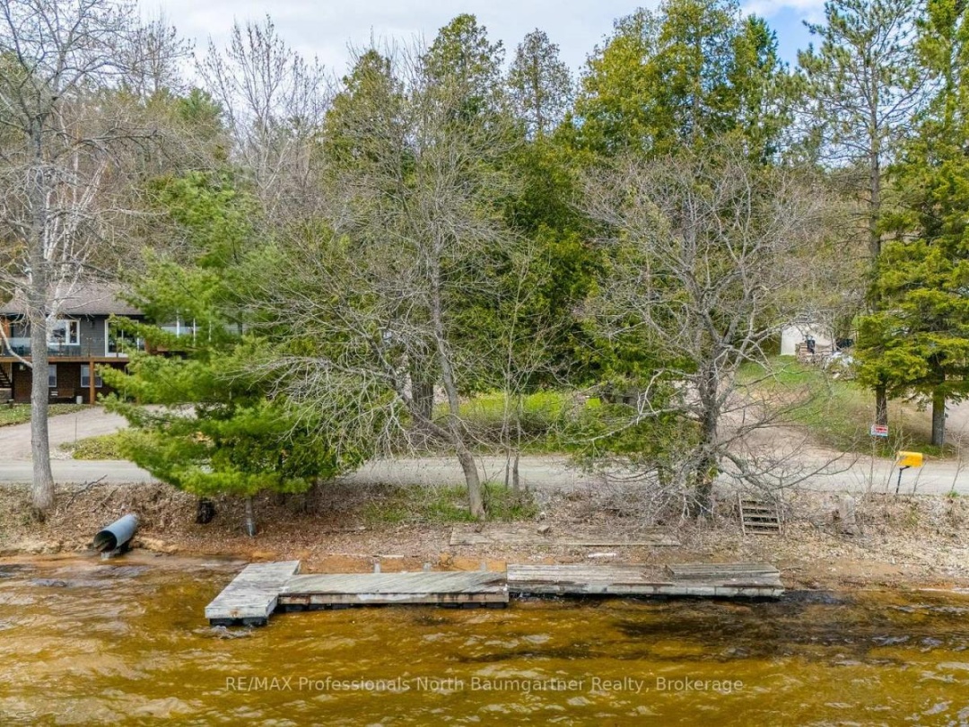 1093 REYNOLDS ROAD, Horseshoe Lake