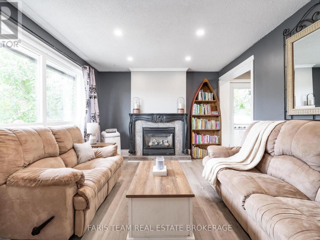 8304 COUNTY ROAD 169, 