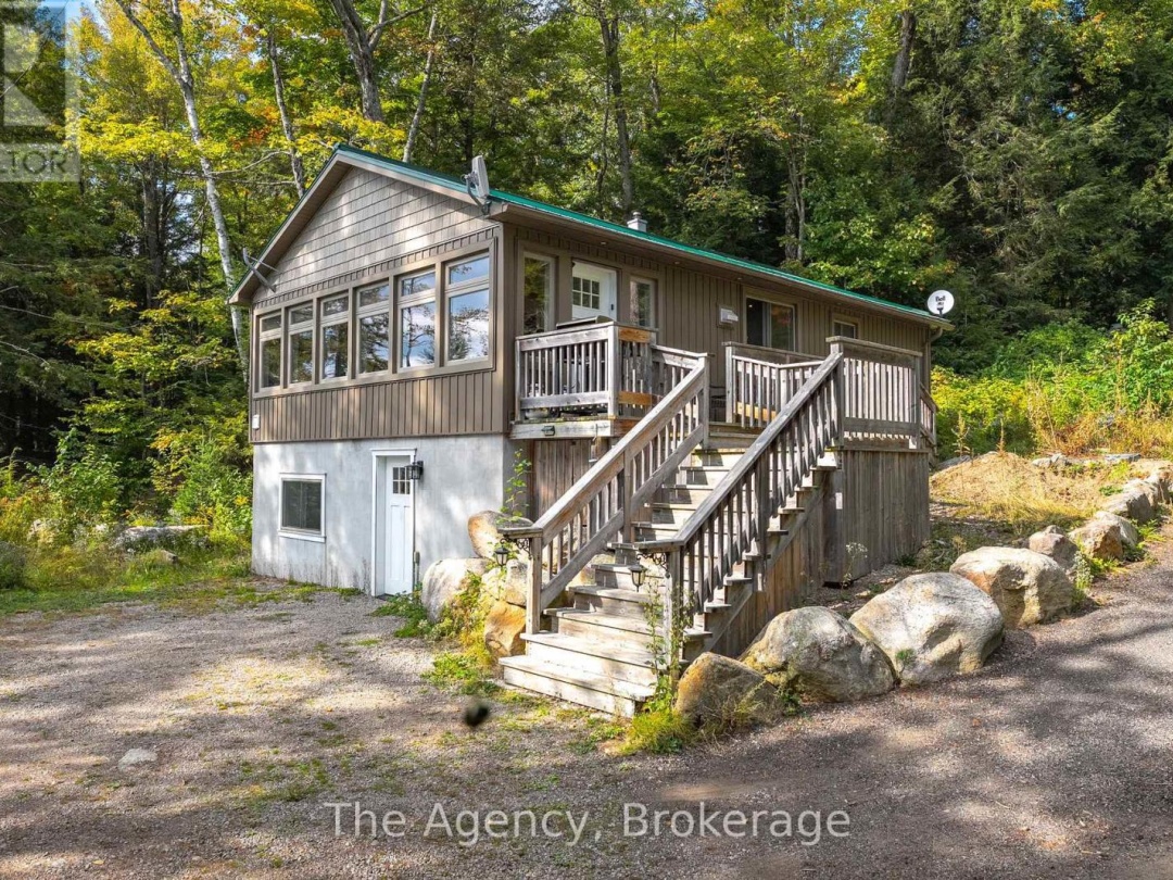 1032 LAKESHORE DRIVE S, 