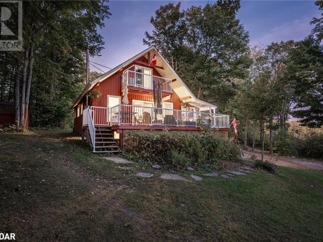 1472 Otter Point Road, Maclean Lake