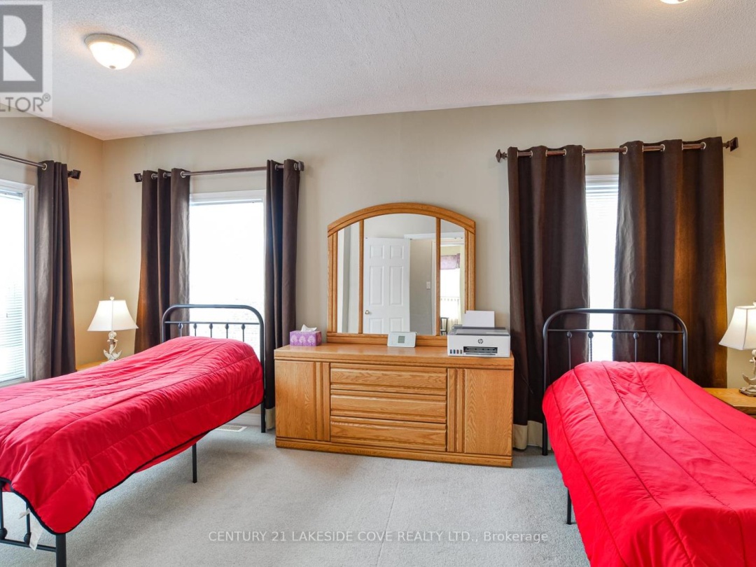 2811 STEPHEN DRIVE, Lake Simcoe