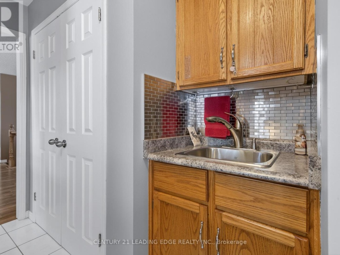 17 SANDLEWOOD TRAIL, Lake Simcoe