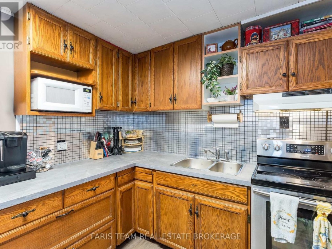 3425 CORONATION AVENUE, Severn (West Shore)