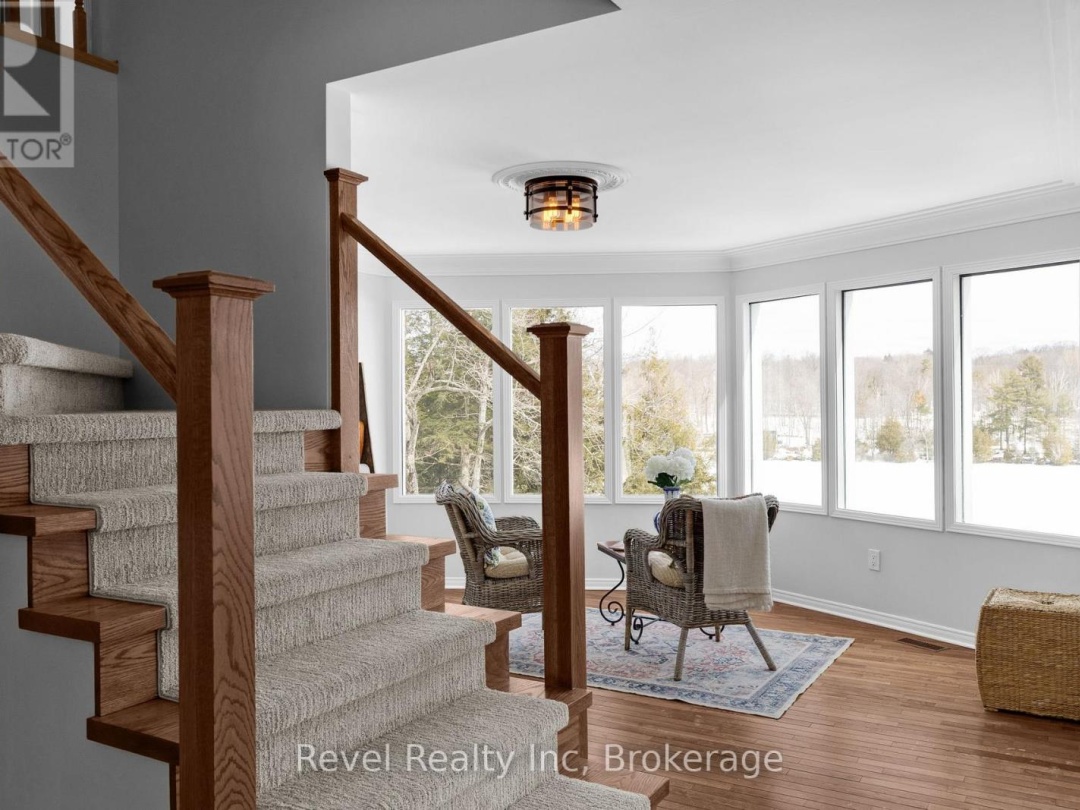 75 SILVER POINT DRIVE, Silver Lake