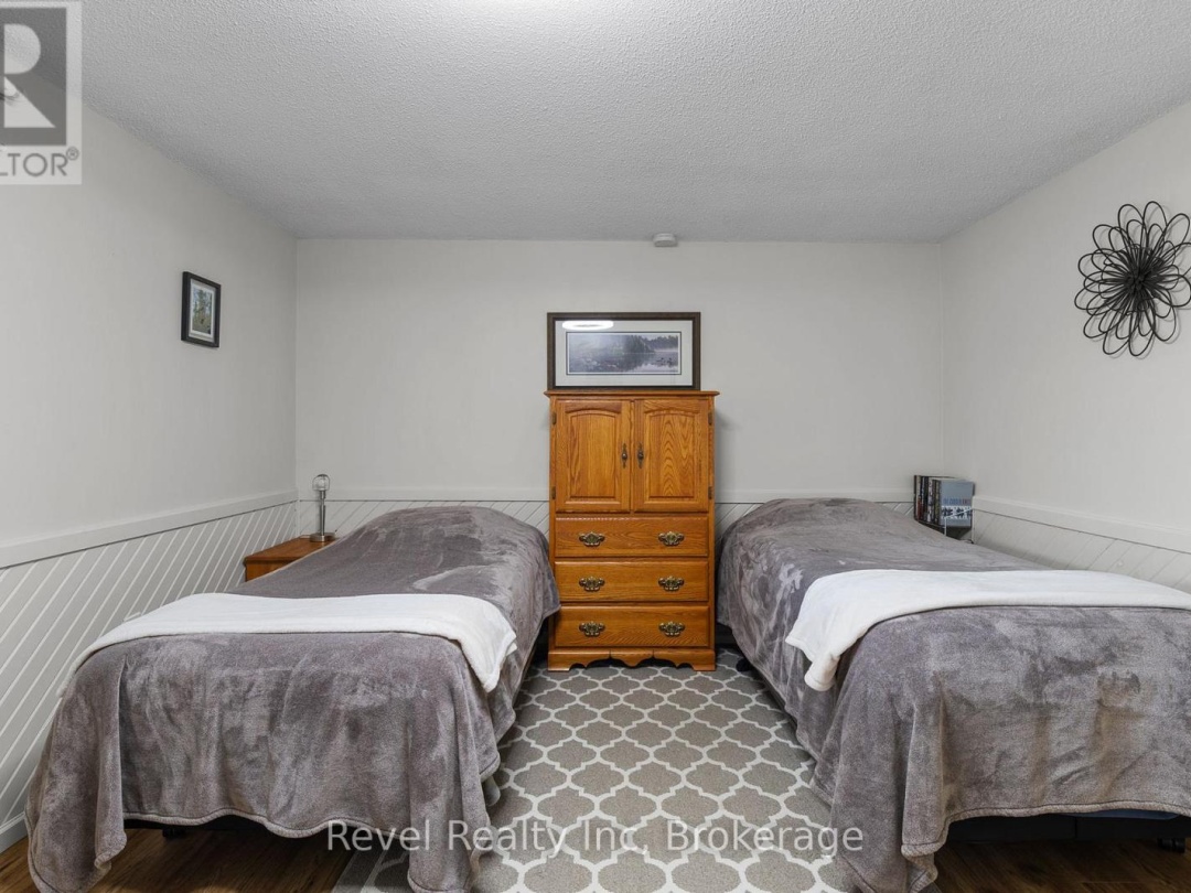 210 BURNETT'S ROAD, Manitouwabing Lake