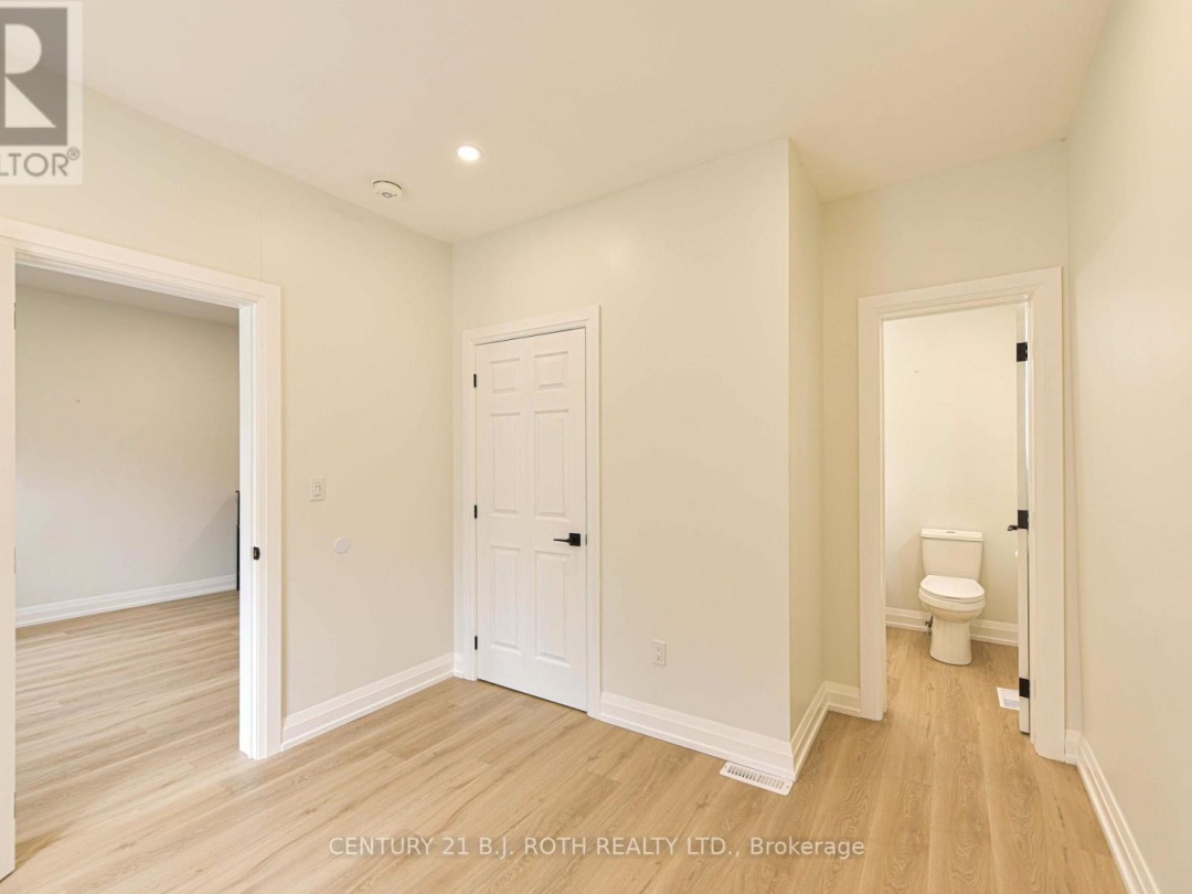 274 MISSISSAGA STREET W, 