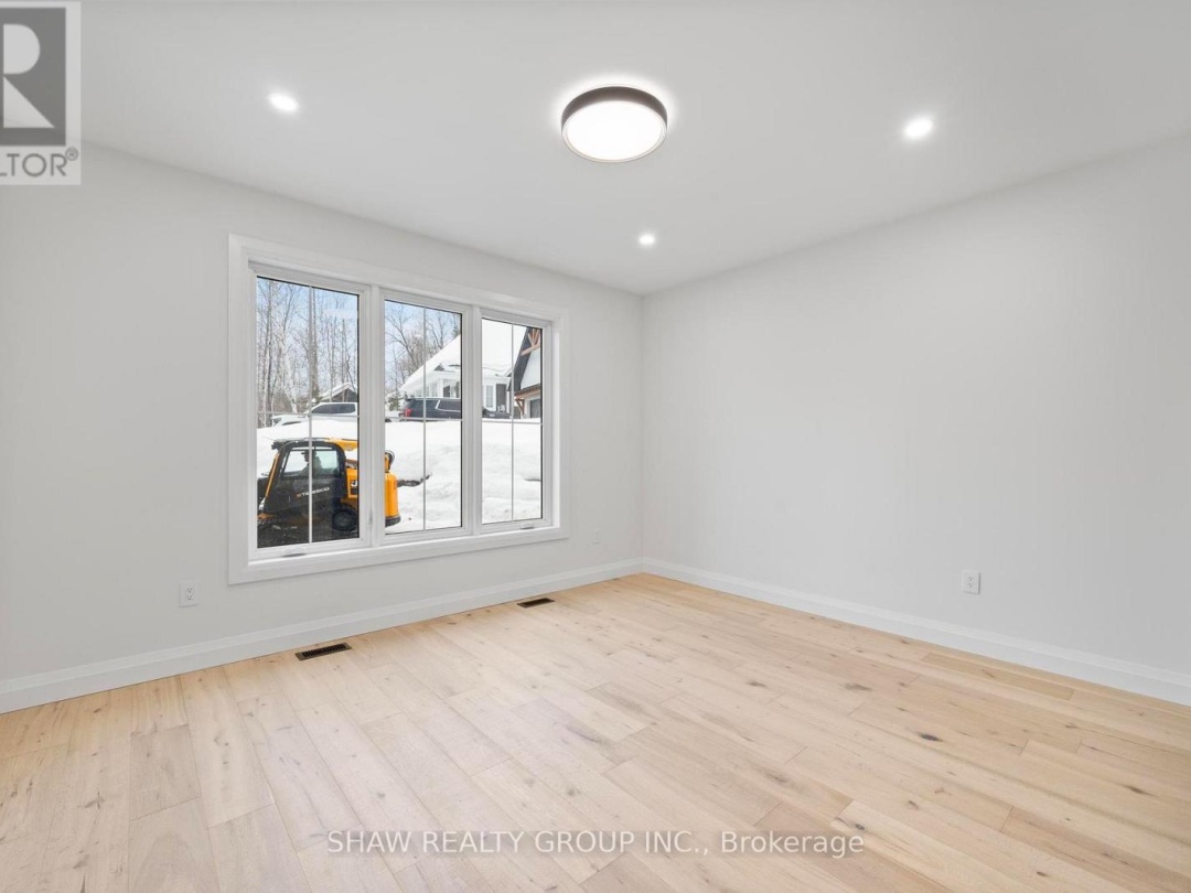 33 GLEN EAGLE COURT, 