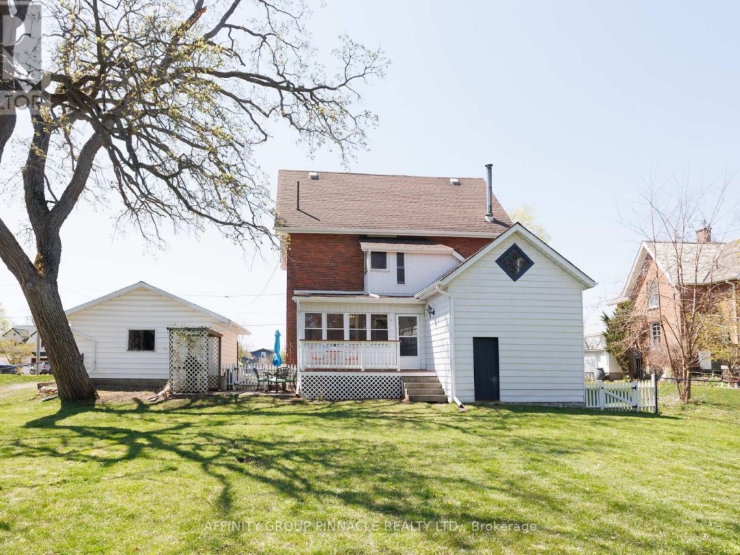 42 OAK STREET, Kawartha Lakes (Fenelon Falls)