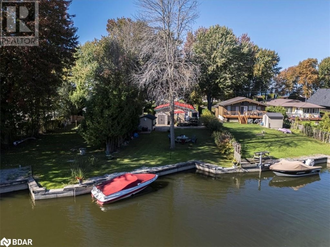 67 Lake Avenue, Lake Simcoe