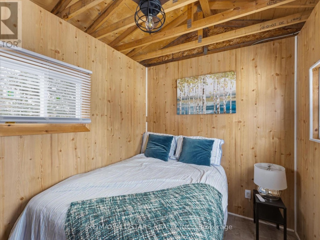 112 STURGEON GLEN ROAD, Sturgeon Lake