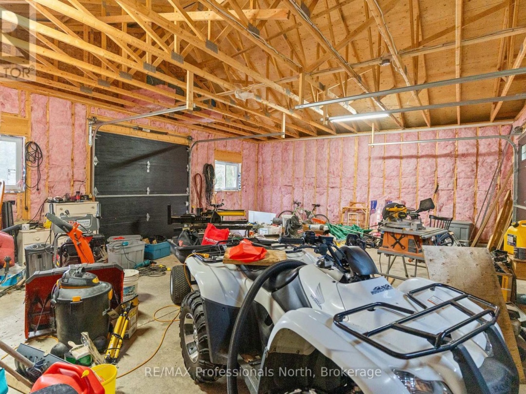 6213 KENNISIS LAKE ROAD, Kennisis Lake