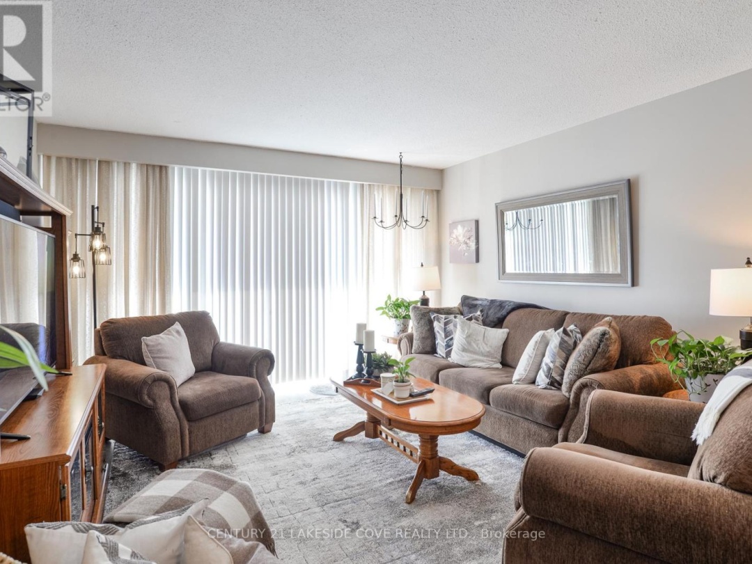 UNIT 4 - 4 PARADISE BOULEVARD, Lake Simcoe
