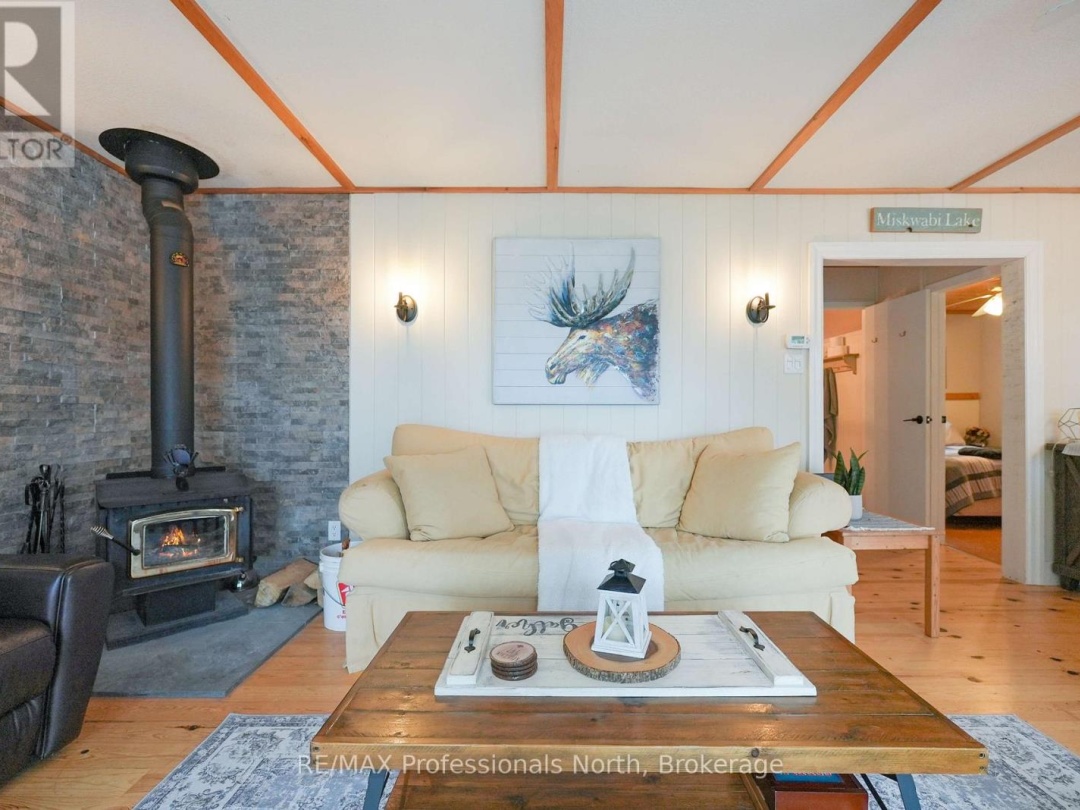 1110 MISKWABI LAKE ROAD, Miskwabi Lake