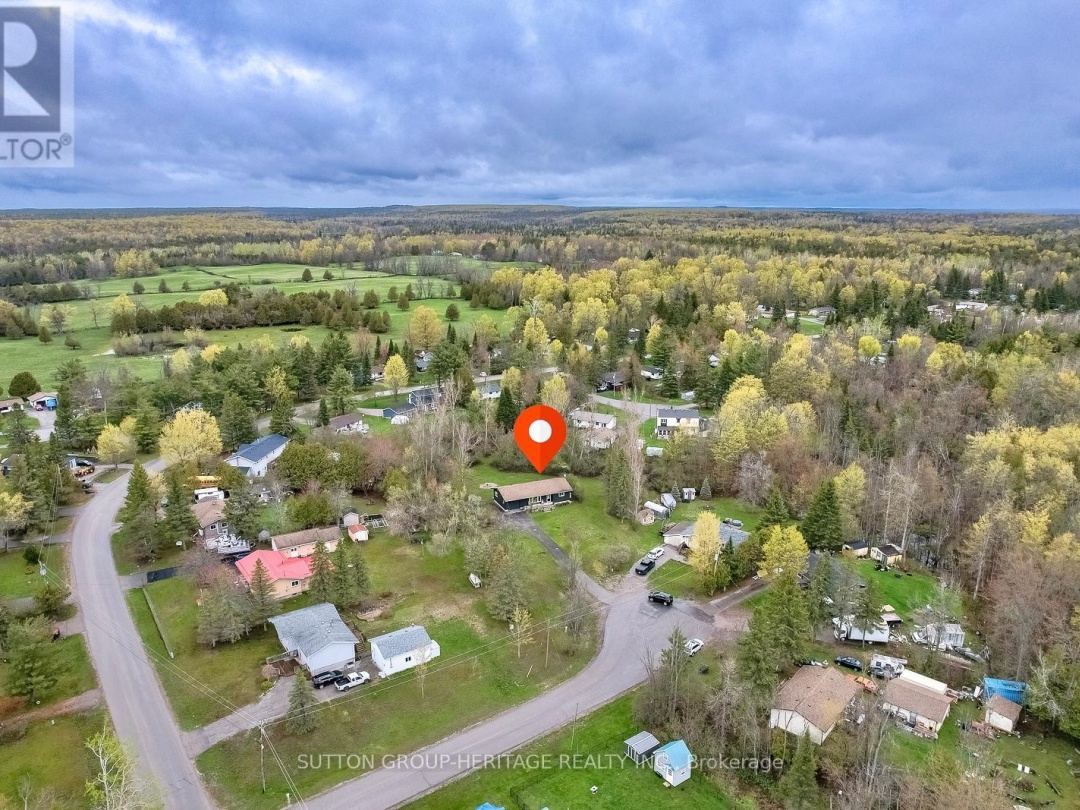 11 SWISS CRESCENT S, Pigeon Lake