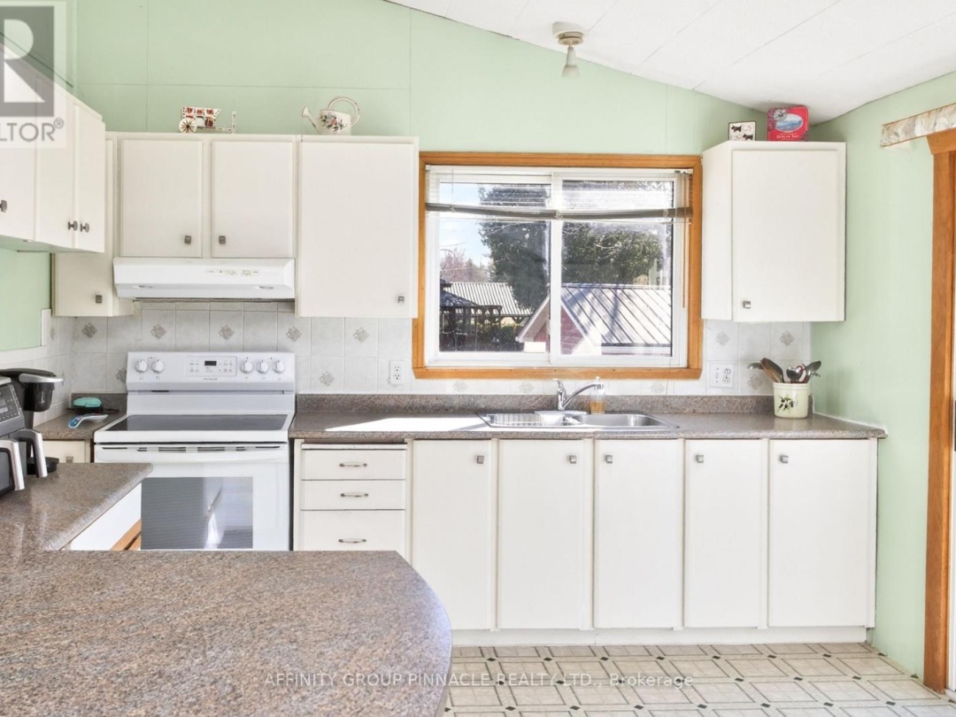 12 NORTH BAYOU ROAD, Sturgeon Lake