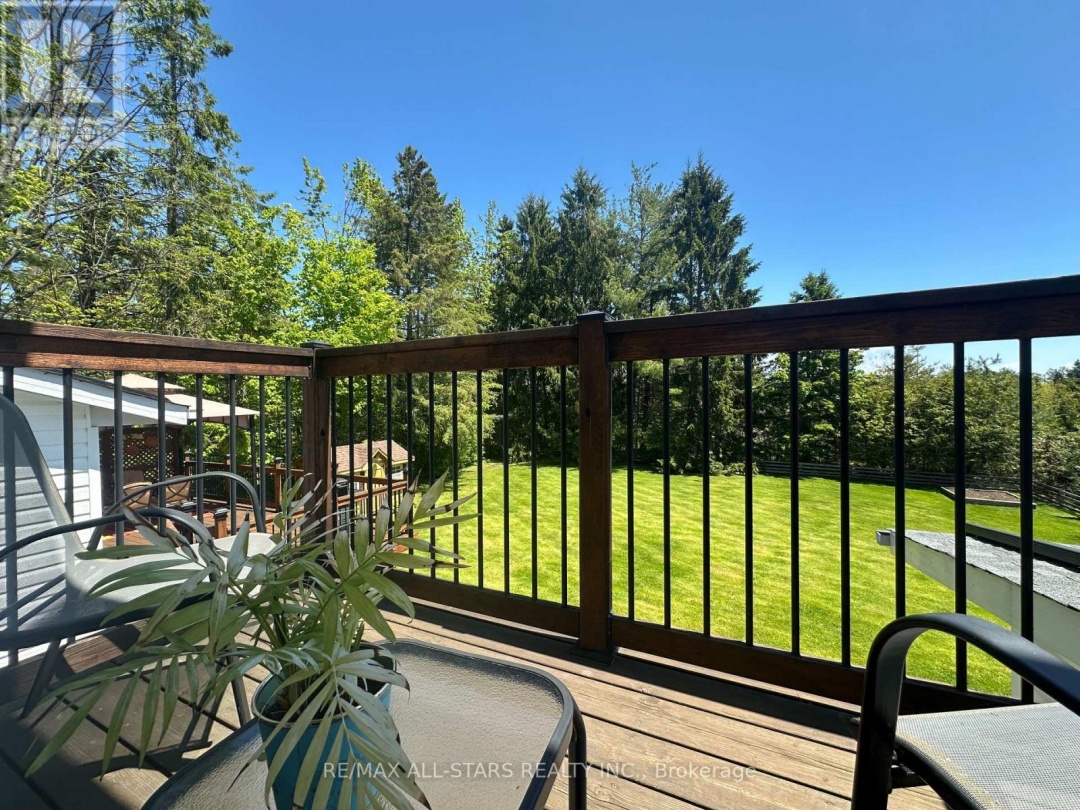 243 WEST STREET, Kawartha Lakes (Bobcaygeon)