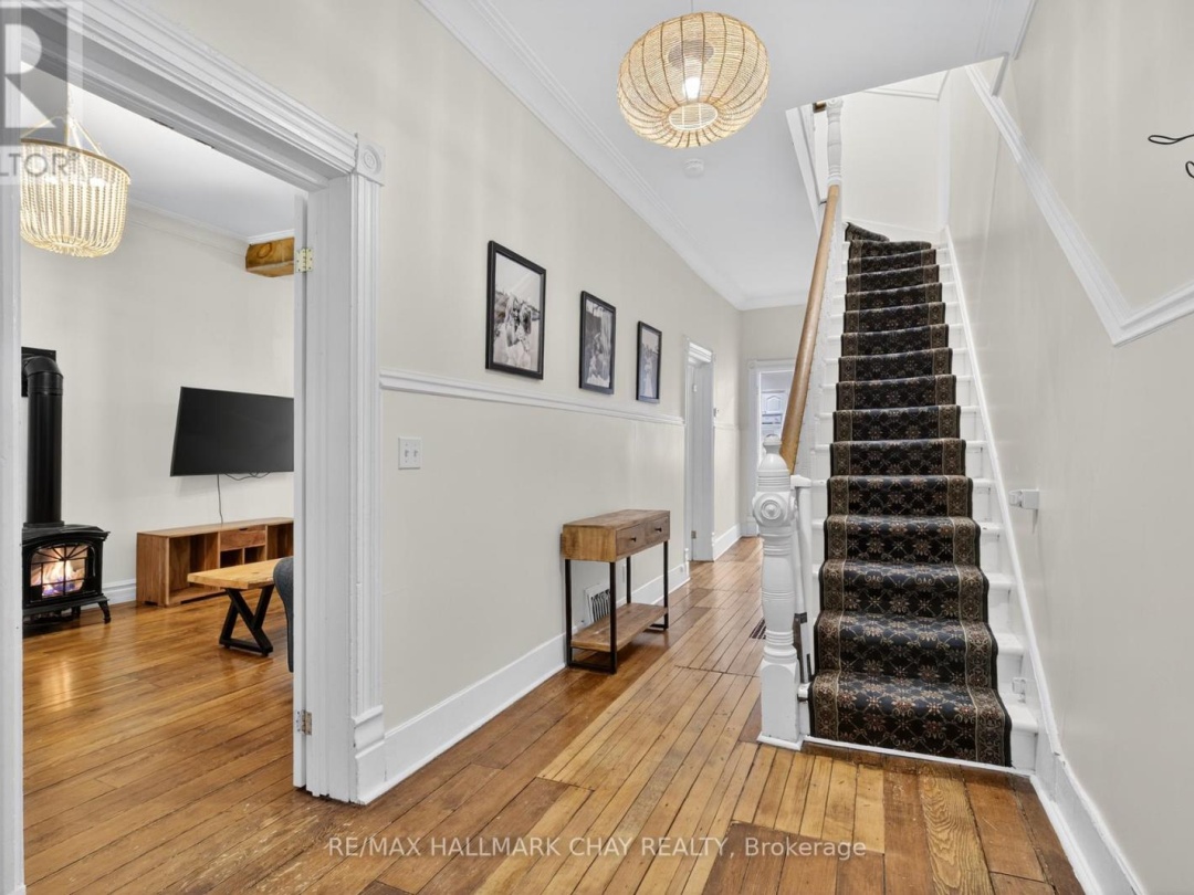 400 PETER STREET N, 