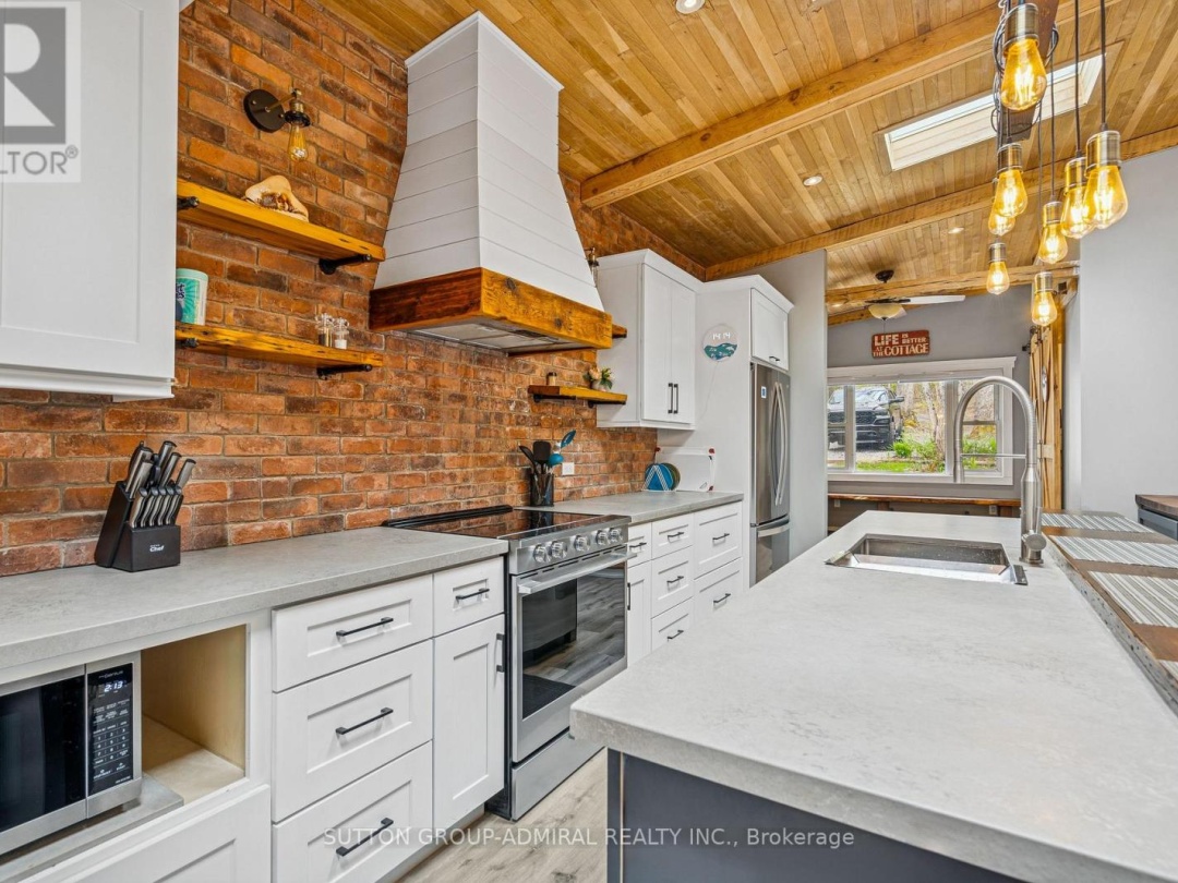 1023 KIRKPATRICK LANE, Muskoka River