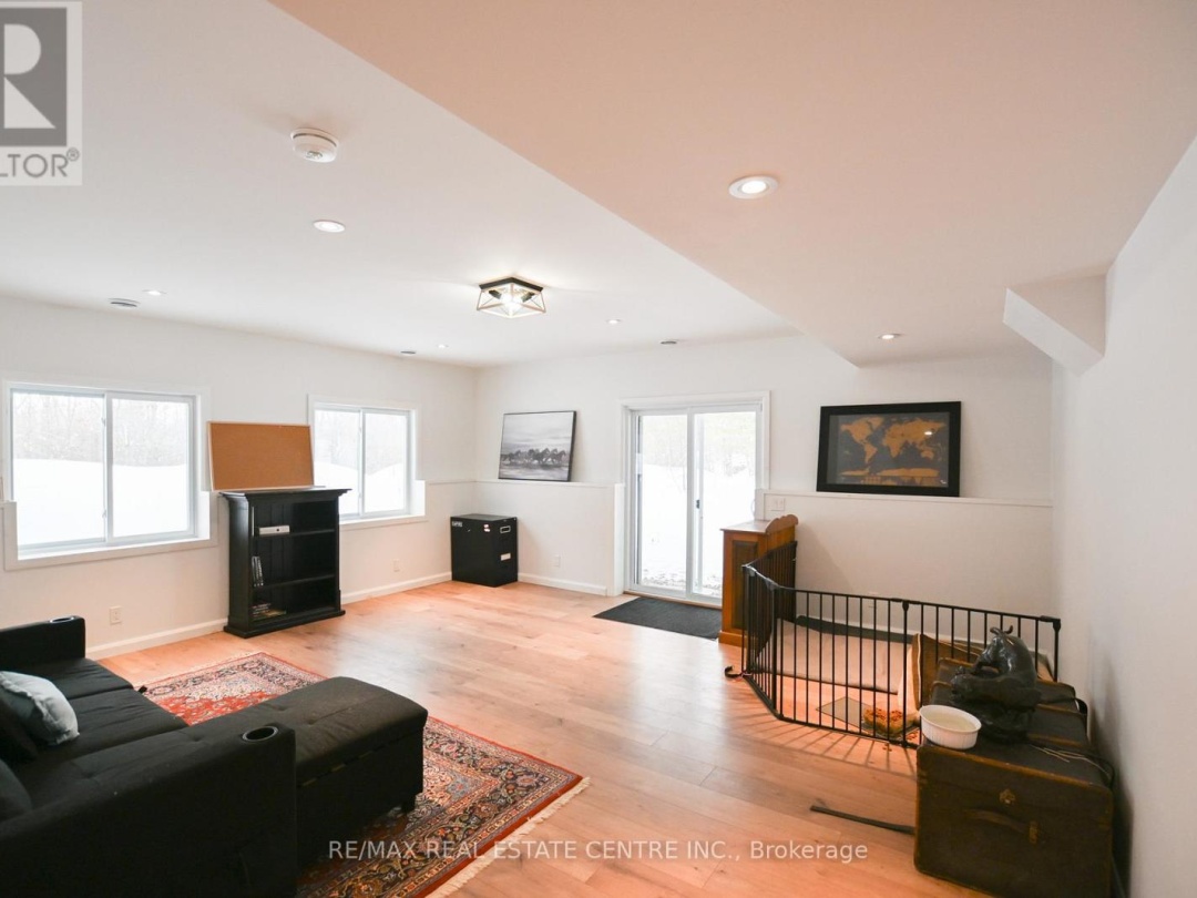 1033 NORTH SHORE DRIVE, Hoc Roc River
