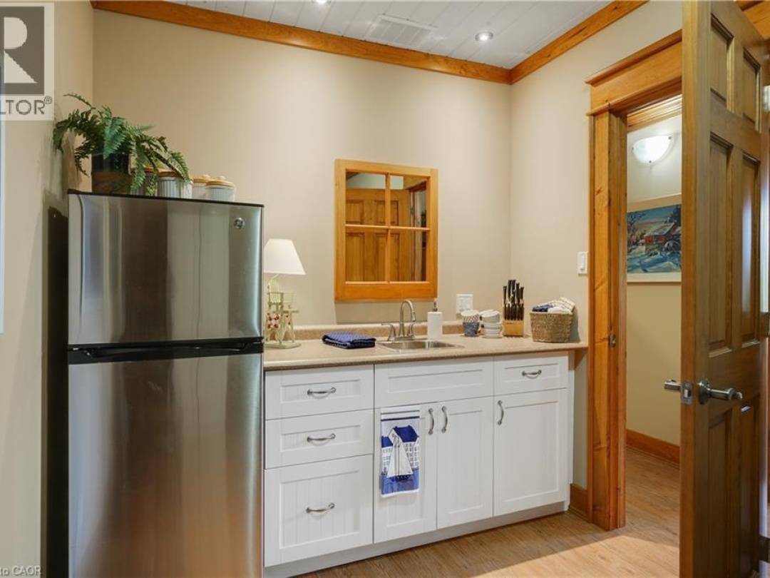 36 MANITOUWABING ESTATES Road, 