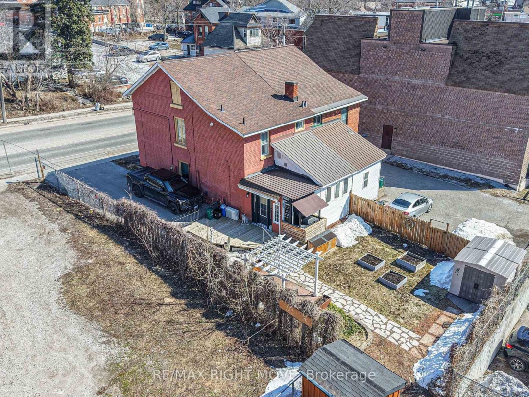 33 COLDWATER ROAD W, Orillia