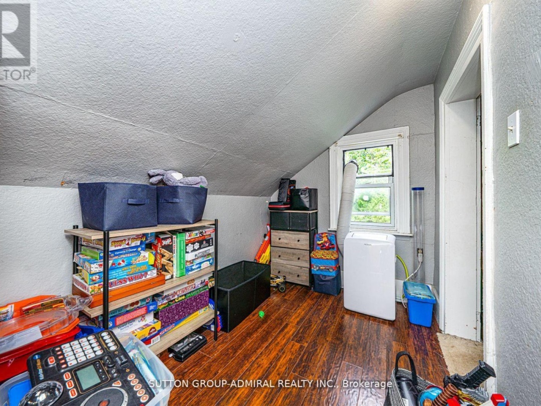 1662 PENLEY ROAD, Severn