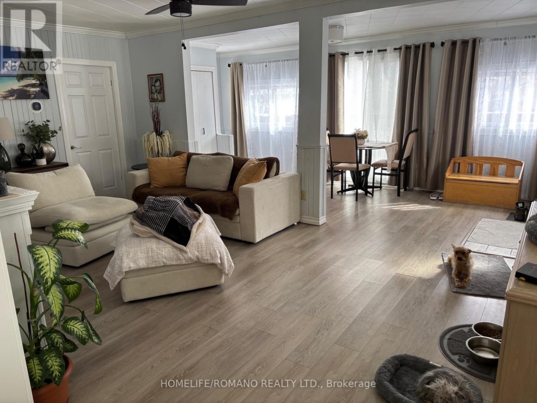 15 PLEASURE STREET, Sturgeon Lake