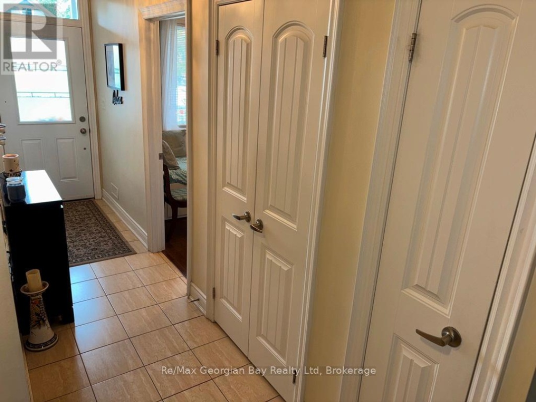 10 MAPLE COURT, 