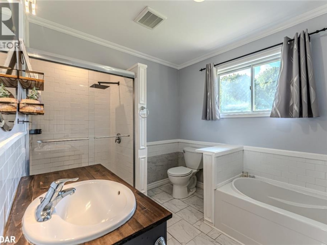 326 MCNICOLL Street, 