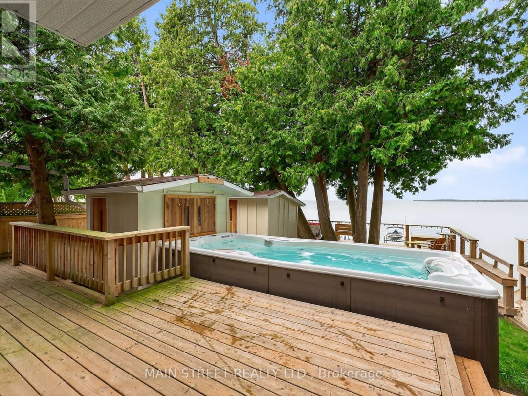 142 CEDAR BEACH ROAD, Lake Simcoe