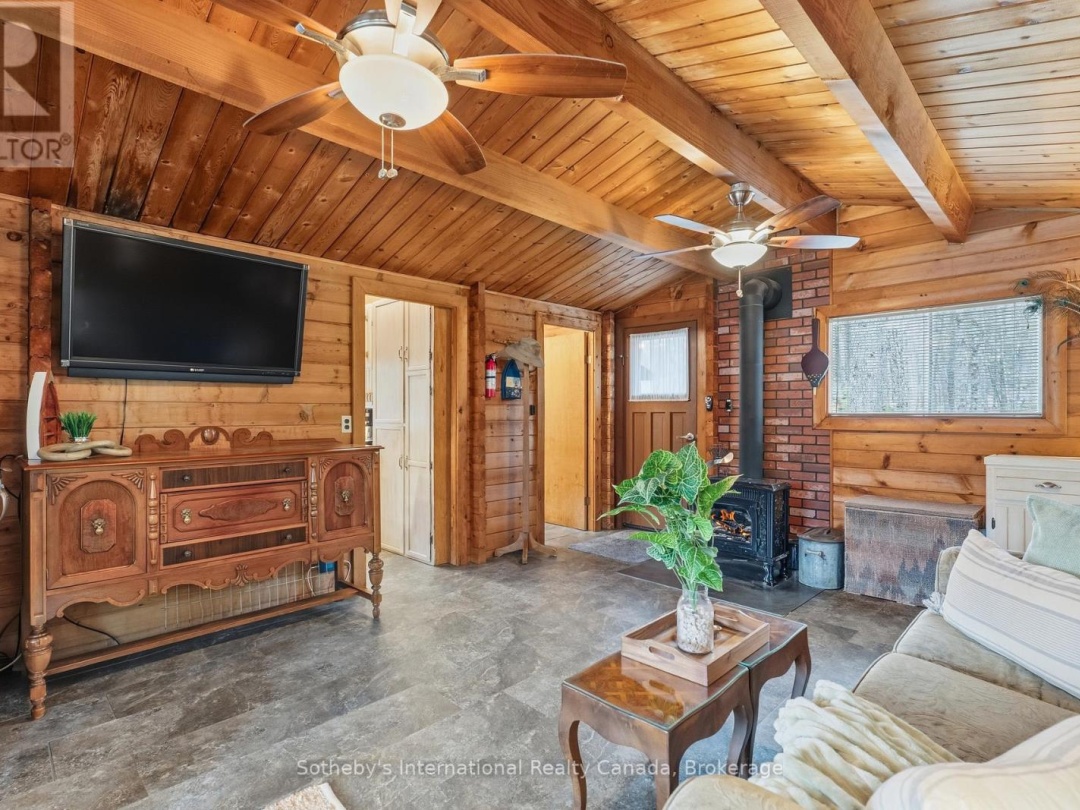 1041 CROCKFORD LANE S, Muskoka River