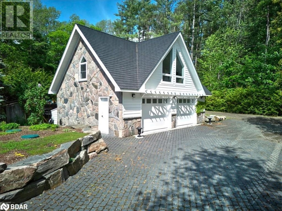 1139 River Lane, Sparrow Lake