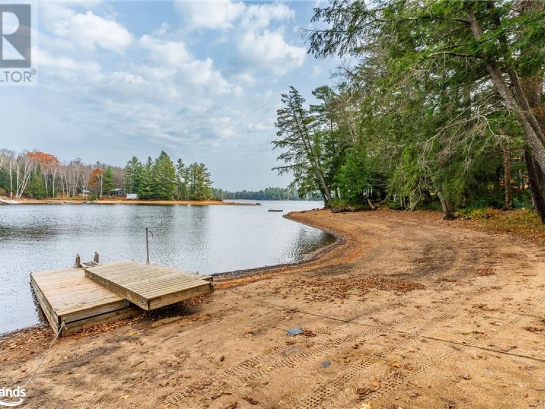 3526 West Shore Road, Kennisis Lake