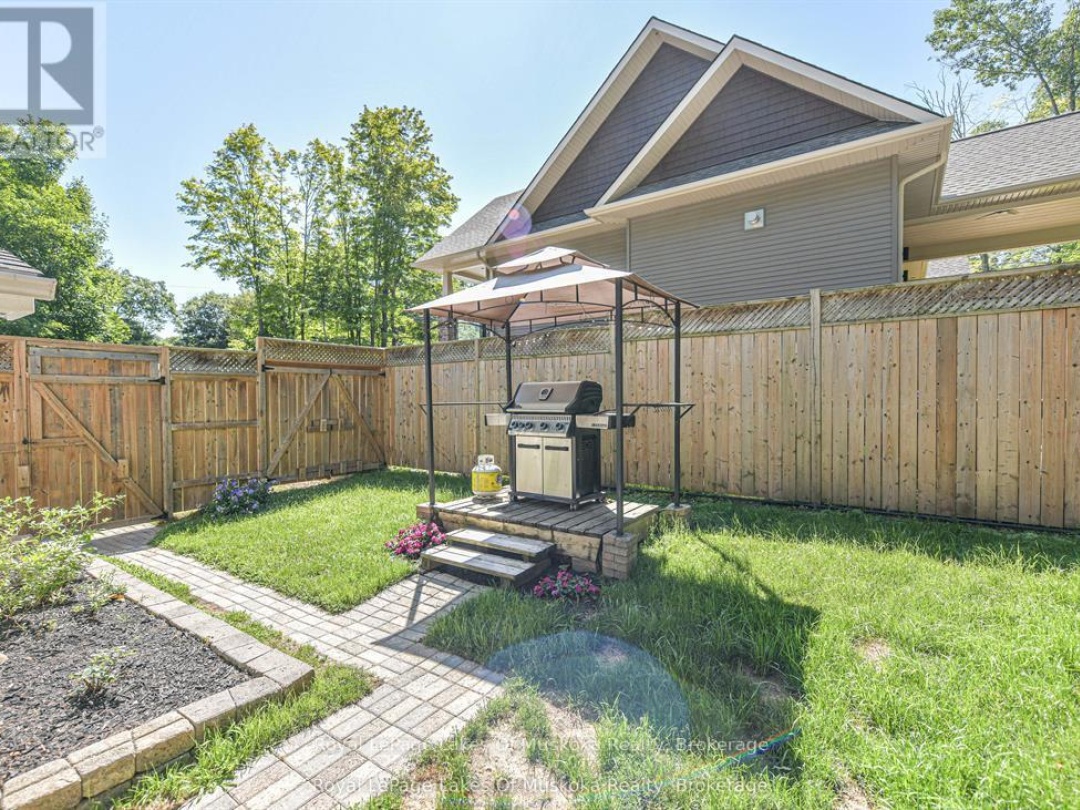 115 DOUGLAS STREET, Gravenhurst (Muskoka (S))