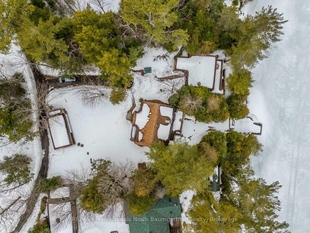1012 COULSON LANE, Gooderham Lake
