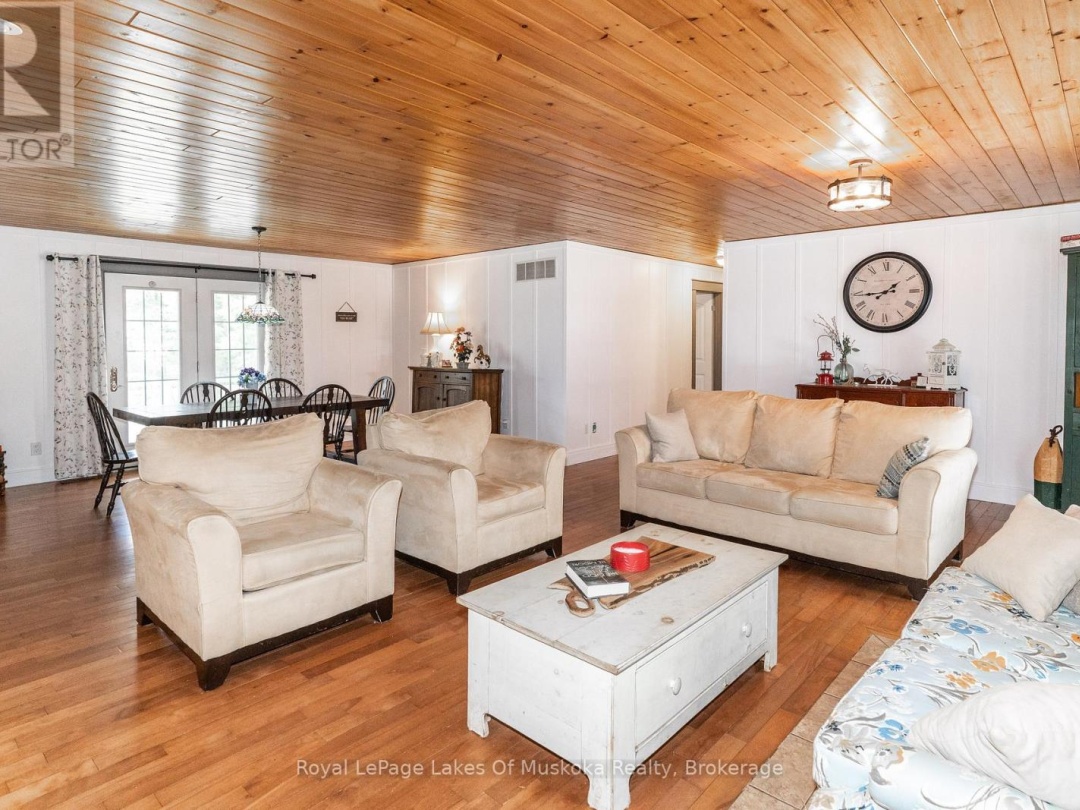 1185 MIRIAM DRIVE, Bracebridge (Oakley)